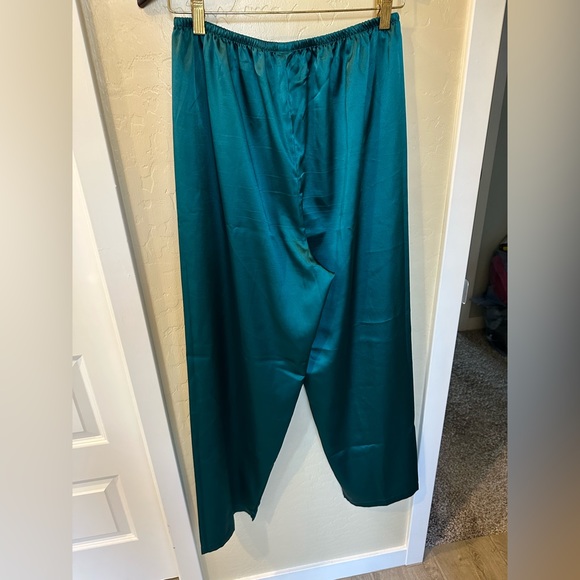 Victoria’s Secret Long Sleeved Pant Pajamas Dark Green - Picture 9 of 10